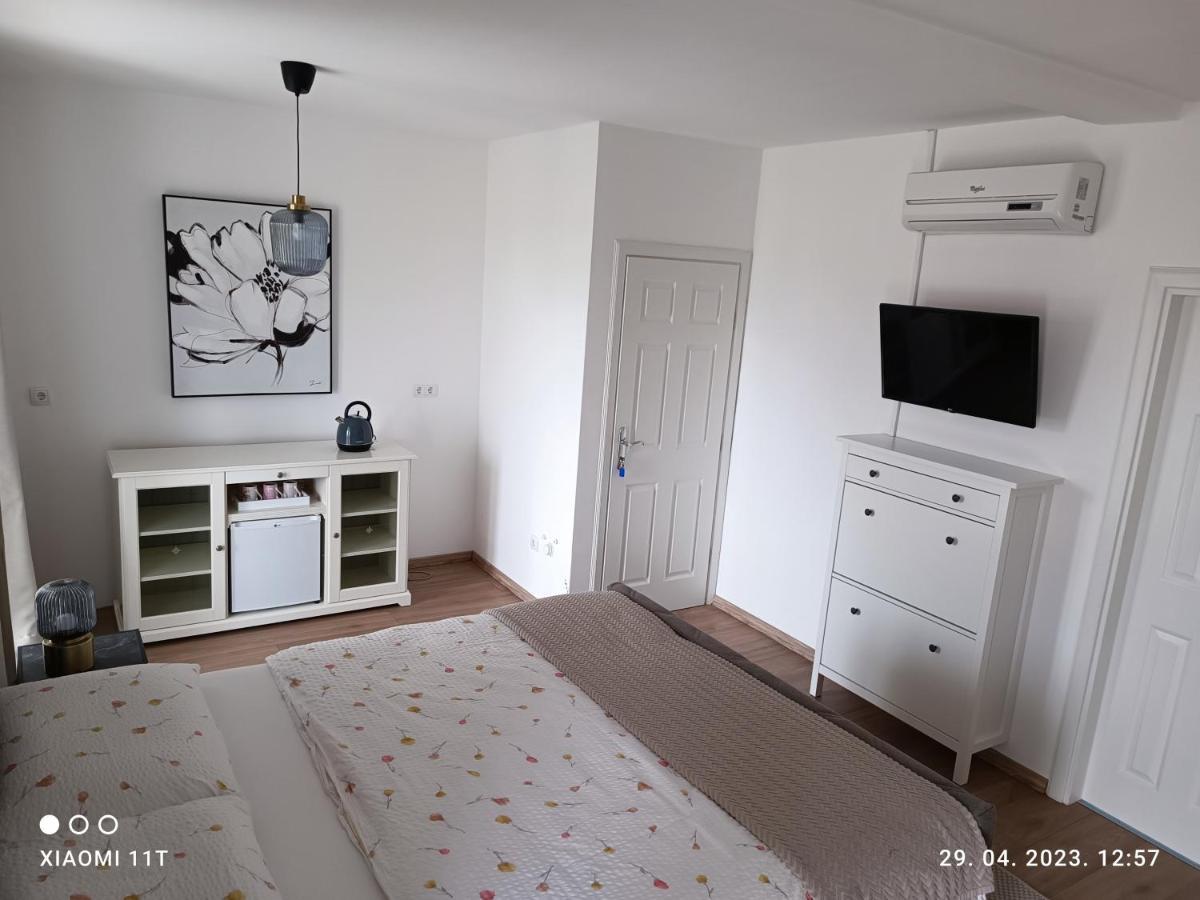 Marko Rooms Krk Town Bagian luar foto